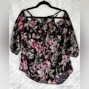 City Streets Women’s Medium Black & Pink Floral Keyhole Neck Cold Shoulder Top